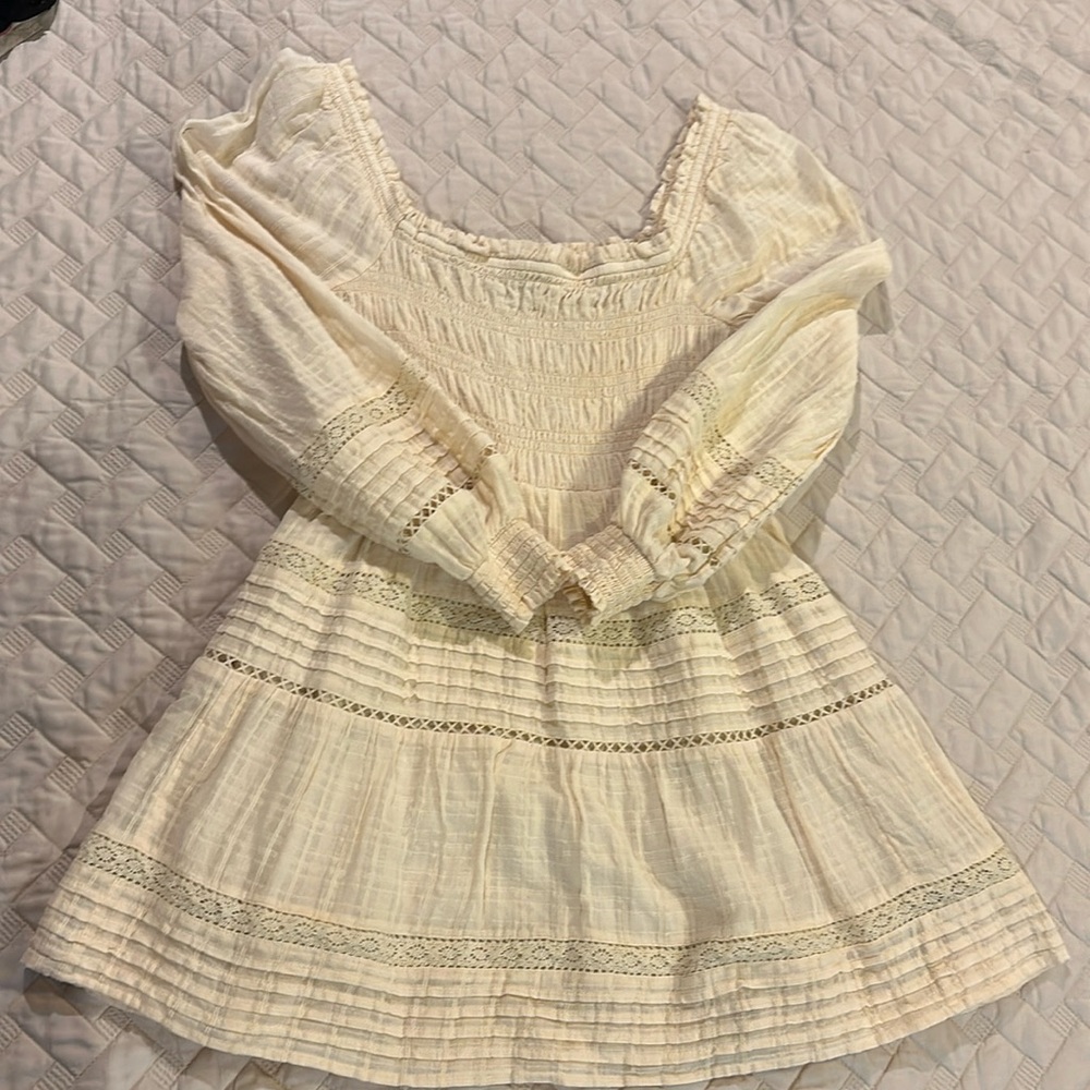 Women’s American Eagle dress size small. Ivory.